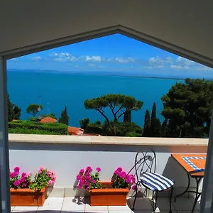 https://villa-noi-quattro.it-tuscanyhotel.com